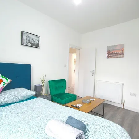 Cosy Family Home W/Wi-Fi, Parking, Self Check-In Londres Extérieur photo