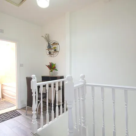 Cosy Family Home W/Wi-Fi, Parking, Self Check-In Londres Extérieur photo